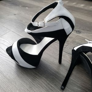 Liliana Black & White Peep Toe 5" Heels